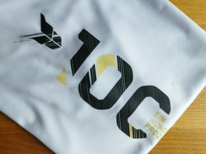 laufshirt_weiss_gold_deutschland
